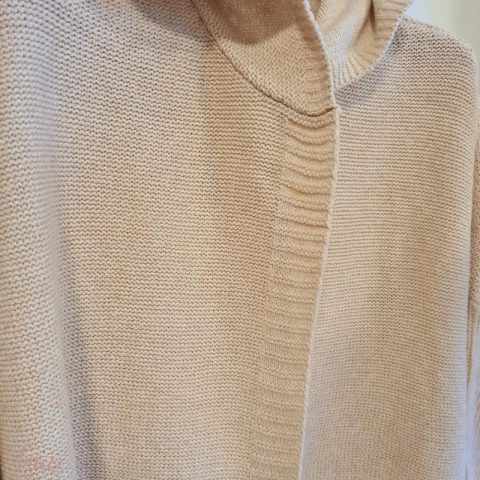 imusau.lt | parduodama Minkštas ir šiltas laisvalaikio megztinis su gobtuvu